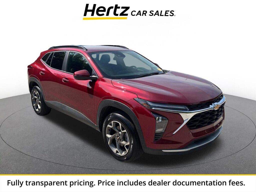 2025 Chevrolet Trax LT — photo 1 of 17