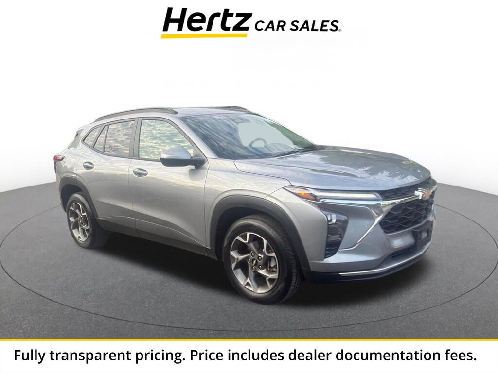 2025 Chevrolet Trax LT — photo 1 of 13