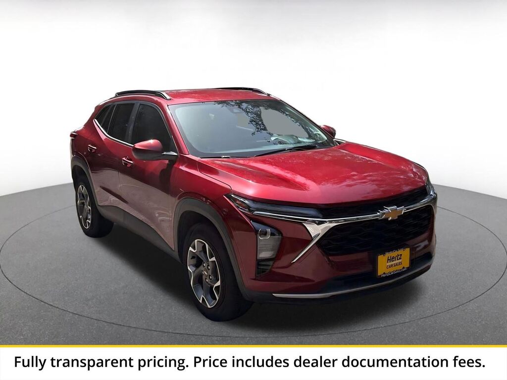 2025 Chevrolet Trax LT — photo 1 of 13