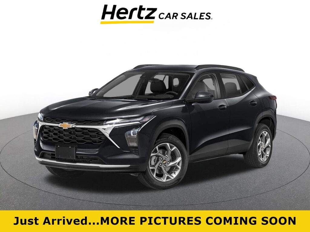 2025 Chevrolet Trax LT — photo 1 of 16