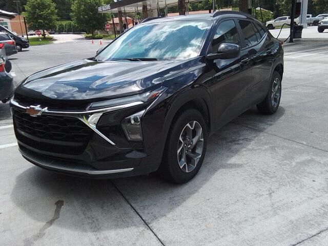 2025 Chevrolet Trax LT — photo 1 of 7