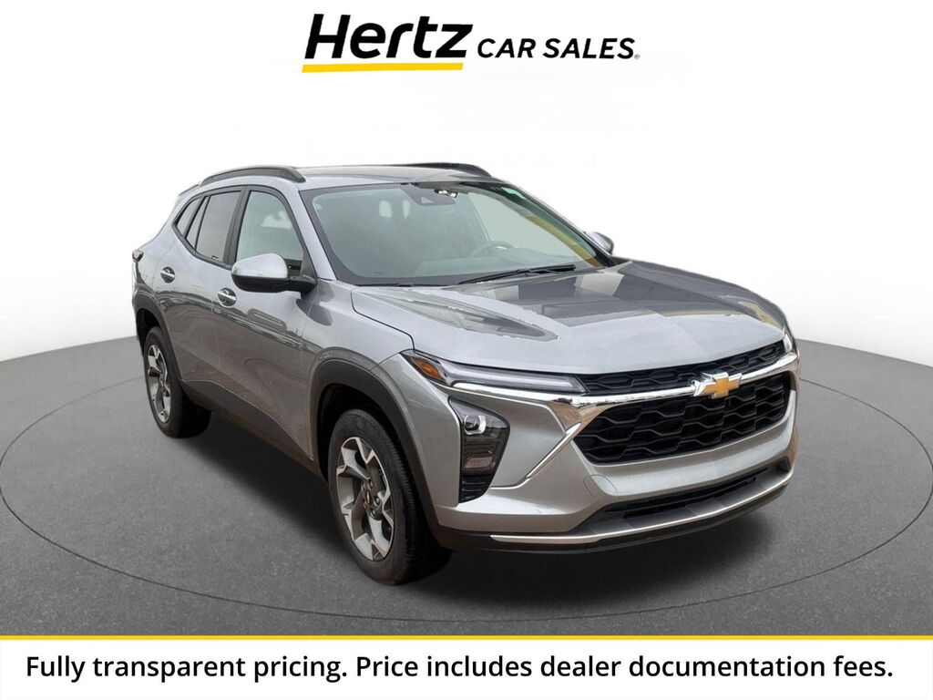 2025 Chevrolet Trax LT — photo 1 of 13