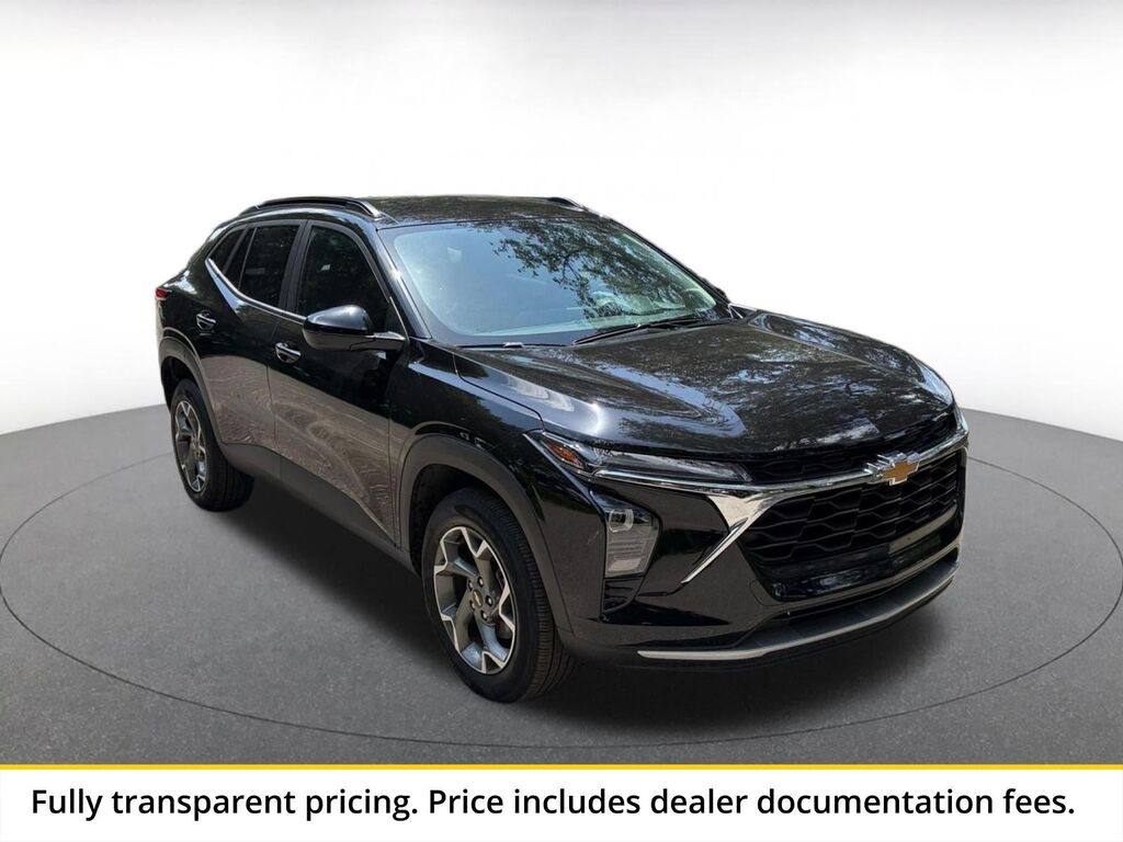 2025 Chevrolet Trax LT — photo 1 of 13