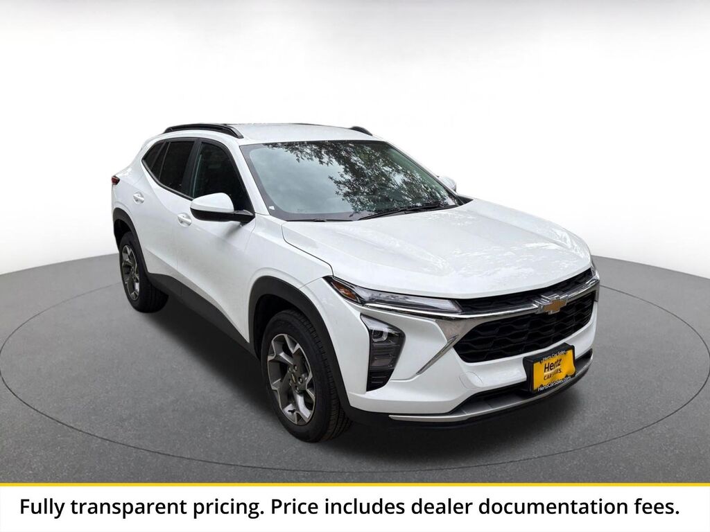 2025 Chevrolet Trax LT — photo 1 of 13