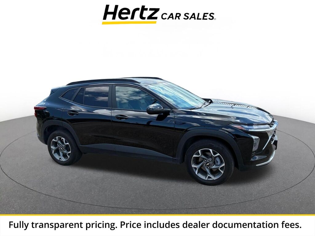 2025 Chevrolet Trax LT — photo 1 of 13