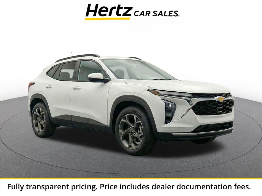 2025 Chevrolet Trax LT — photo 1 of 11