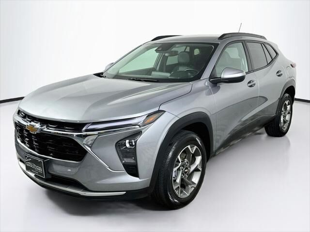 2025 Chevrolet Trax LT — photo 1 of 13