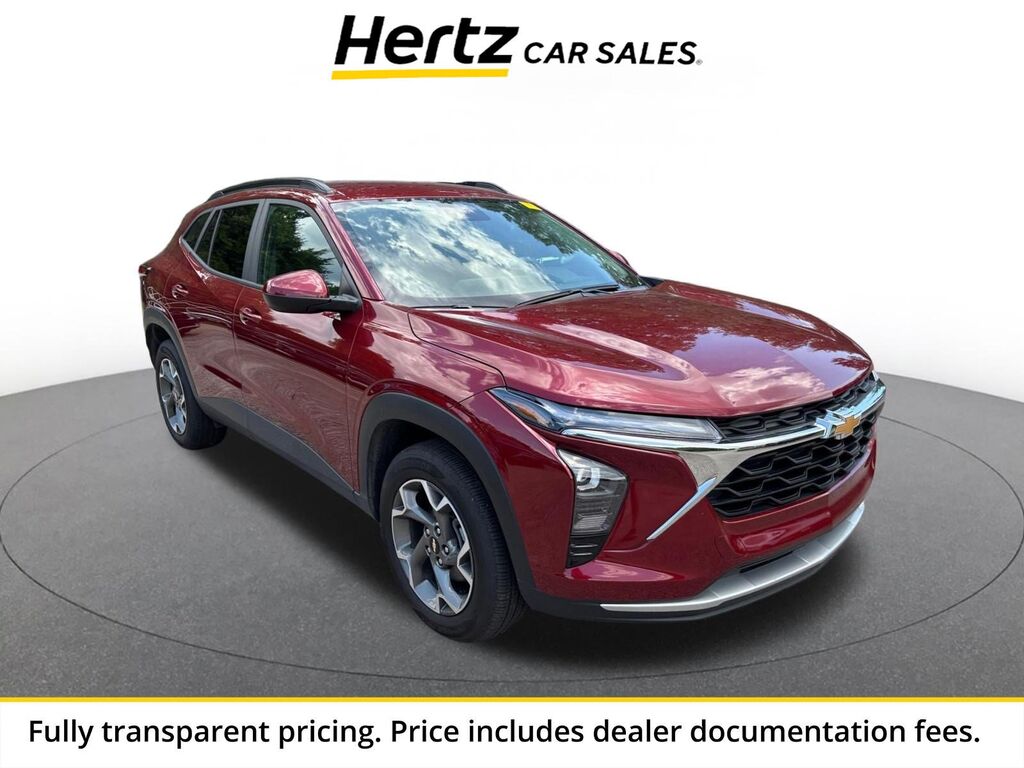 2025 Chevrolet Trax LT — photo 1 of 13