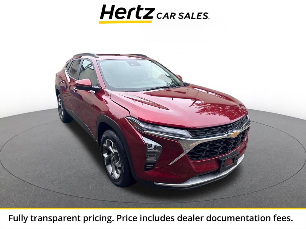 2025 Chevrolet Trax LT — photo 1 of 13