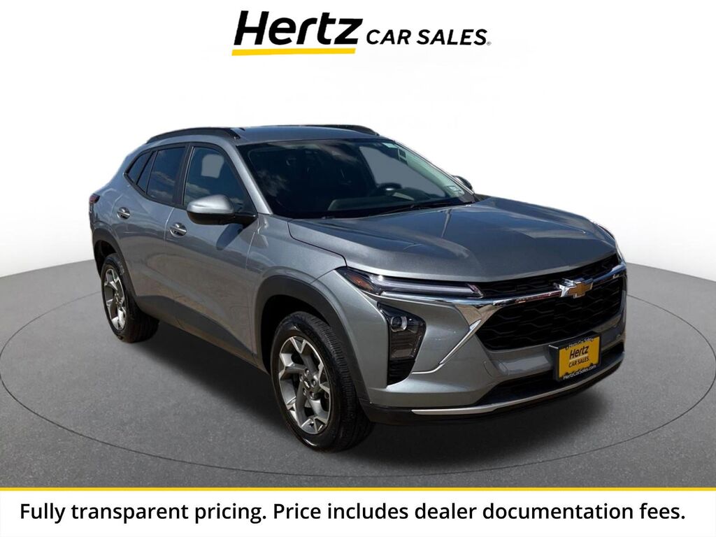 2025 Chevrolet Trax LT — photo 1 of 13