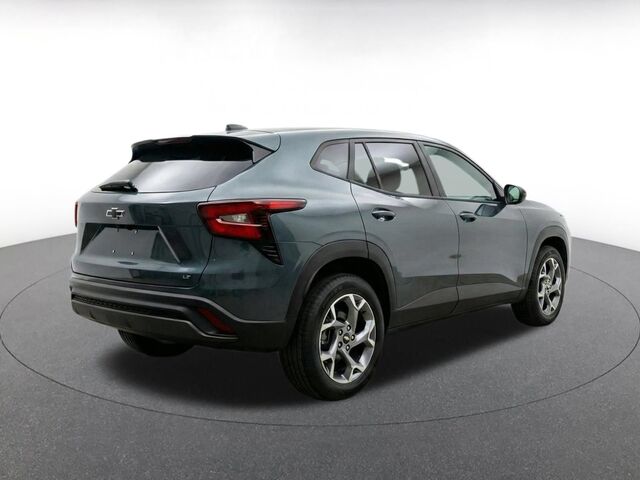 2025 Chevrolet Trax LT — photo 1 of 4