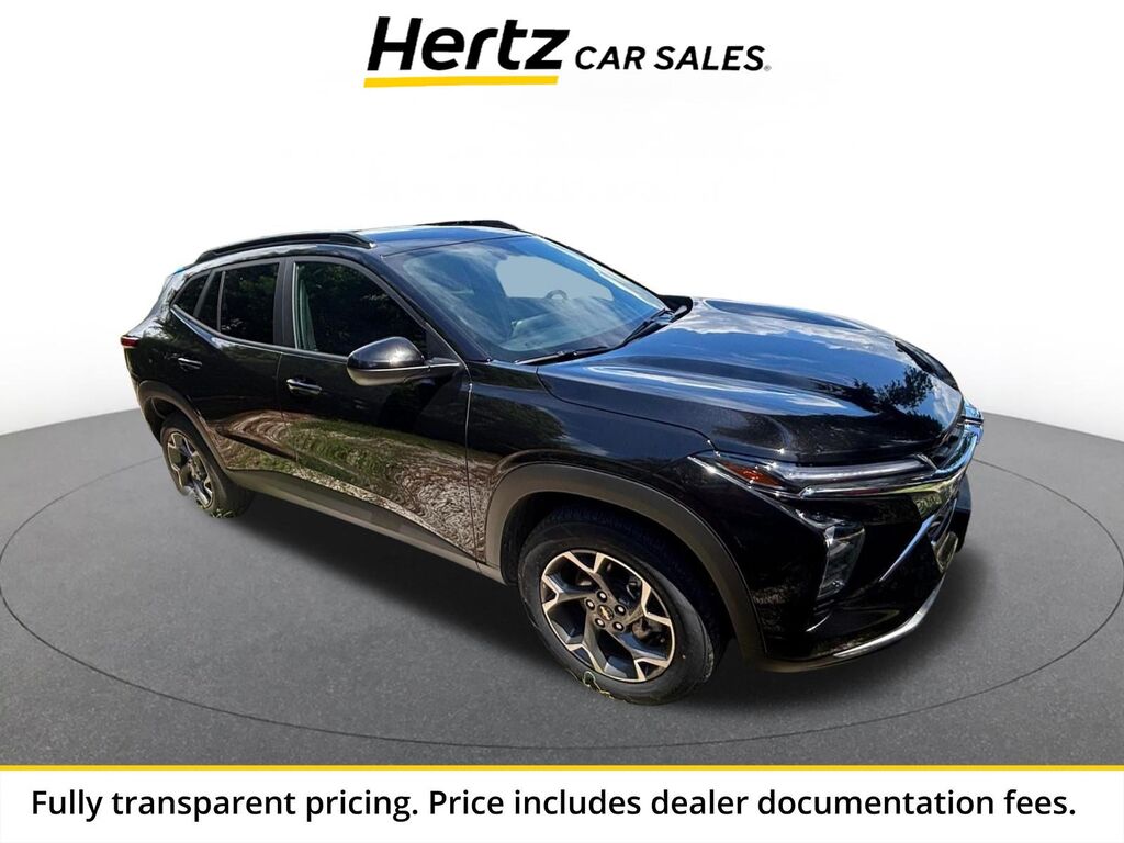 2025 Chevrolet Trax LT — photo 1 of 11