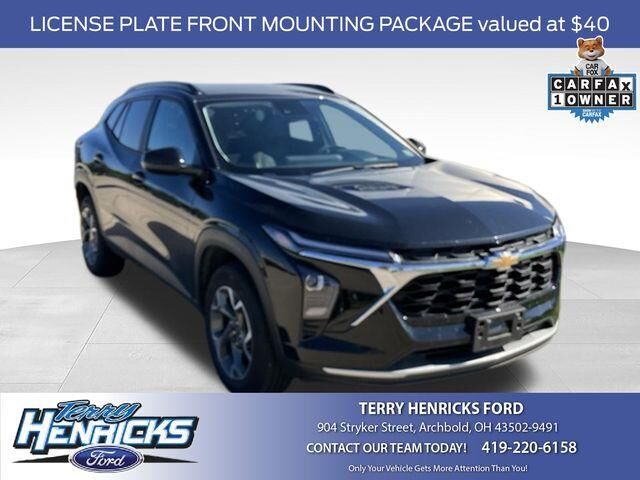 2025 Chevrolet Trax LT — photo 1 of 26