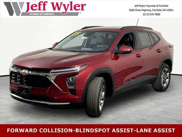 2025 Chevrolet Trax LT — photo 1 of 26