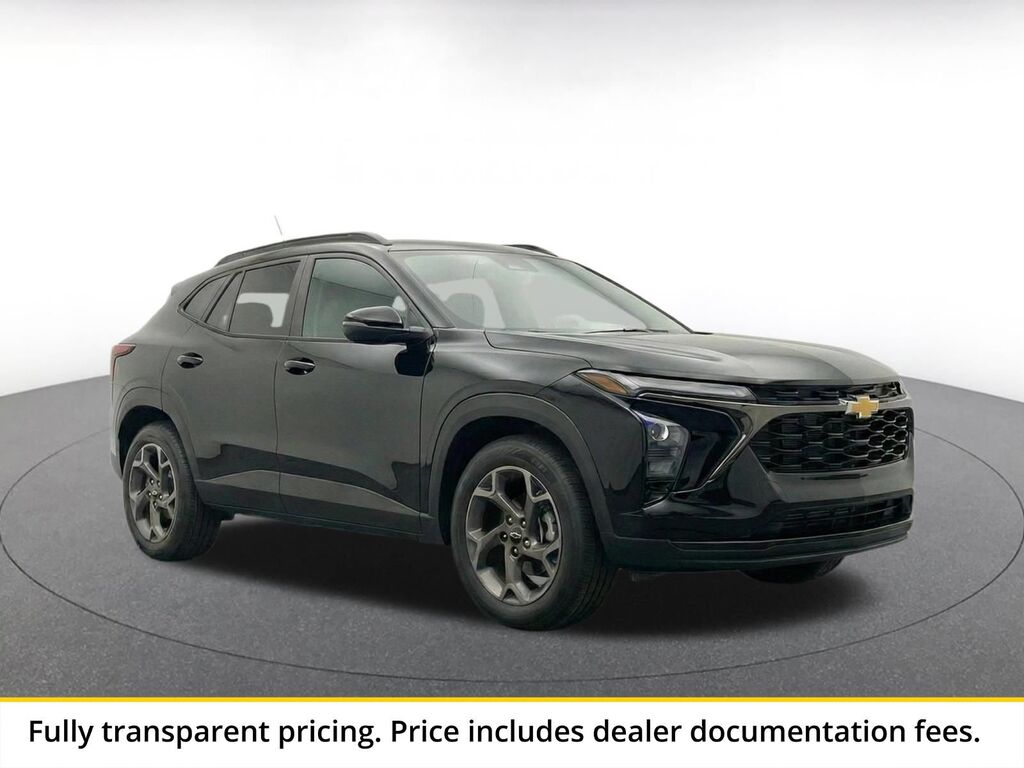 2025 Chevrolet Trax LT — photo 1 of 10
