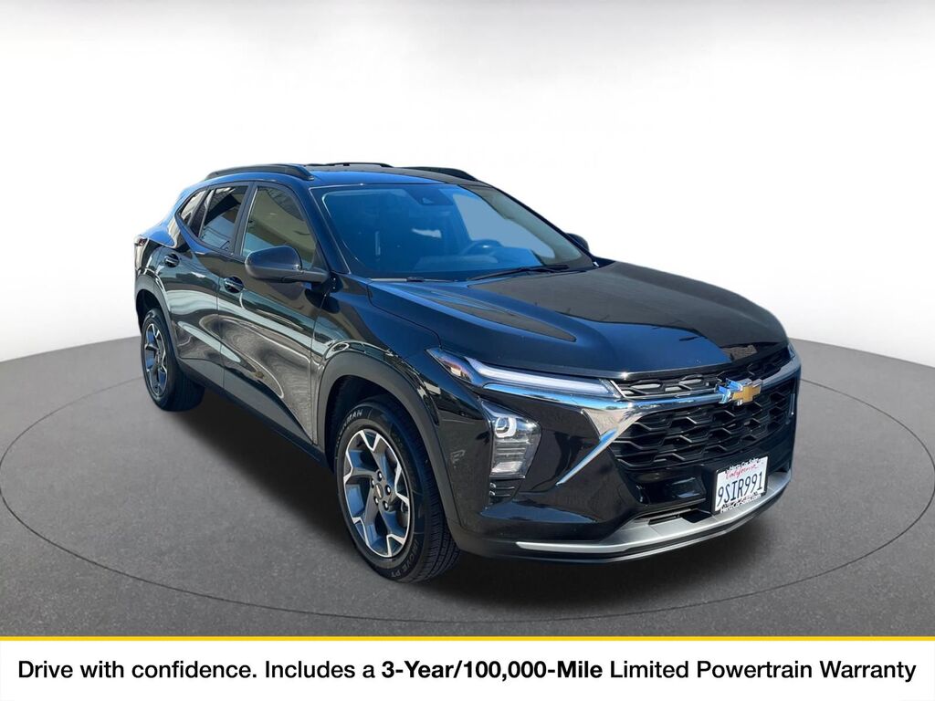 2025 Chevrolet Trax LT — photo 1 of 11