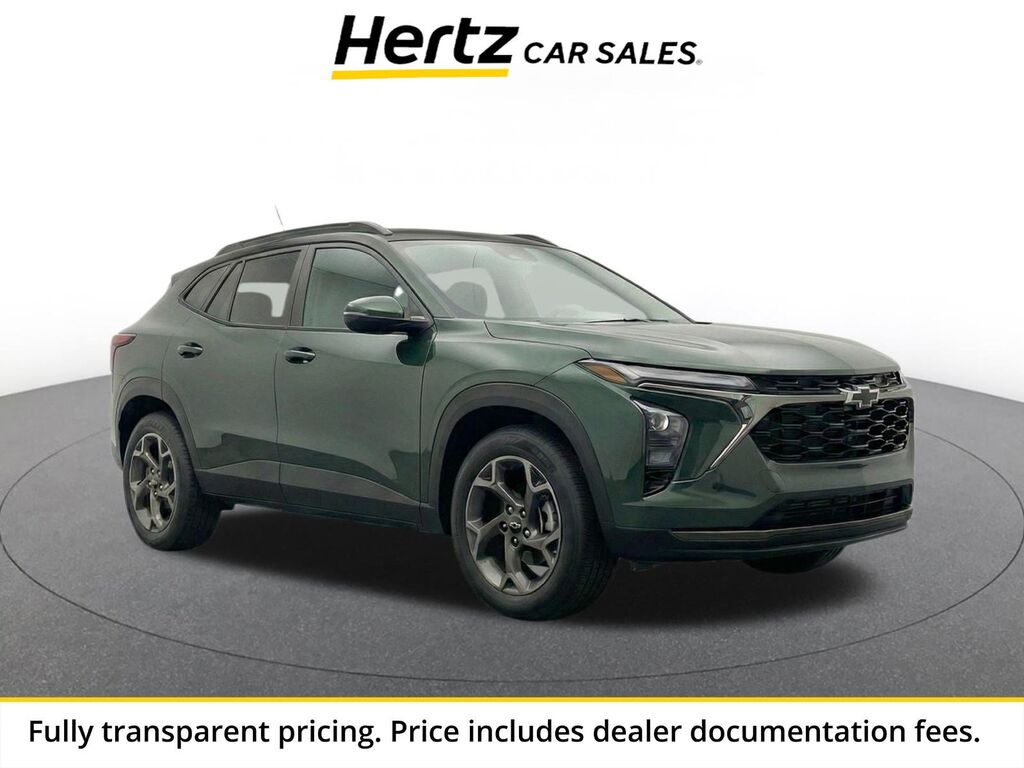 2025 Chevrolet Trax LT — photo 1 of 10