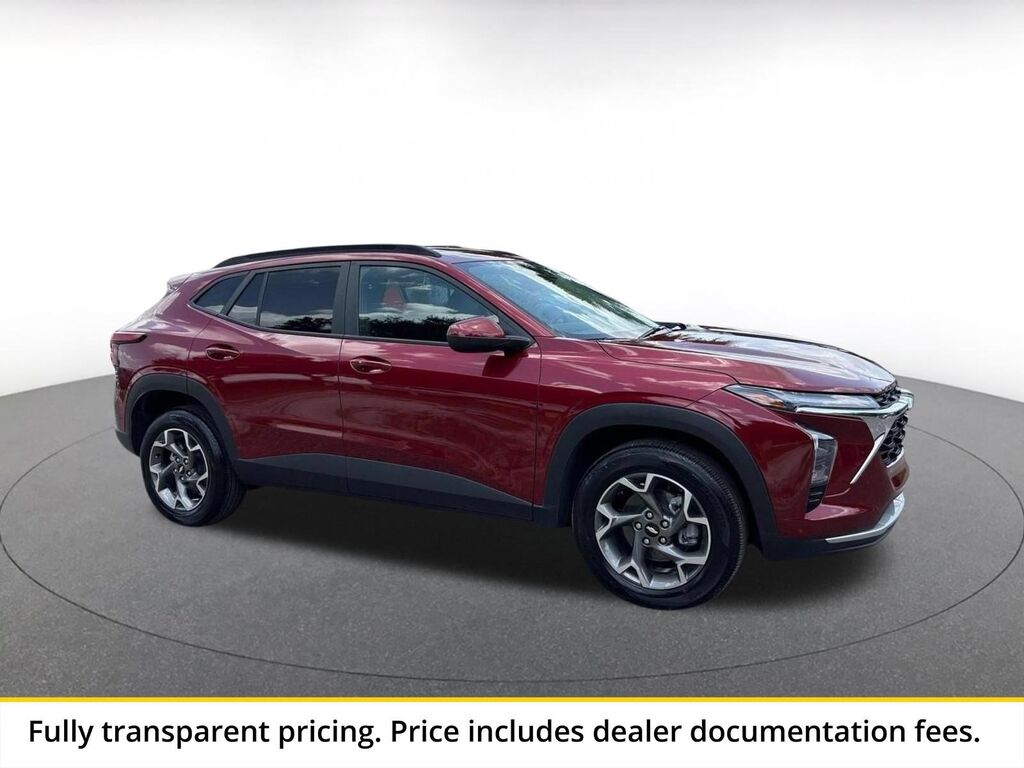 2025 Chevrolet Trax LT — photo 1 of 13