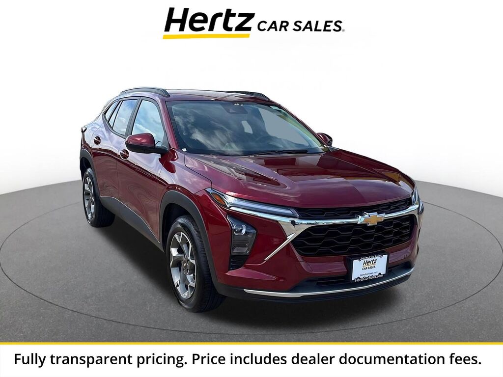 2025 Chevrolet Trax LT — photo 1 of 14