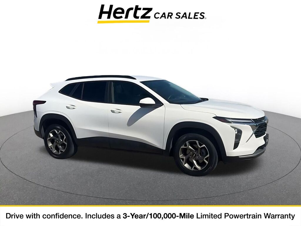 2025 Chevrolet Trax LT — photo 1 of 11