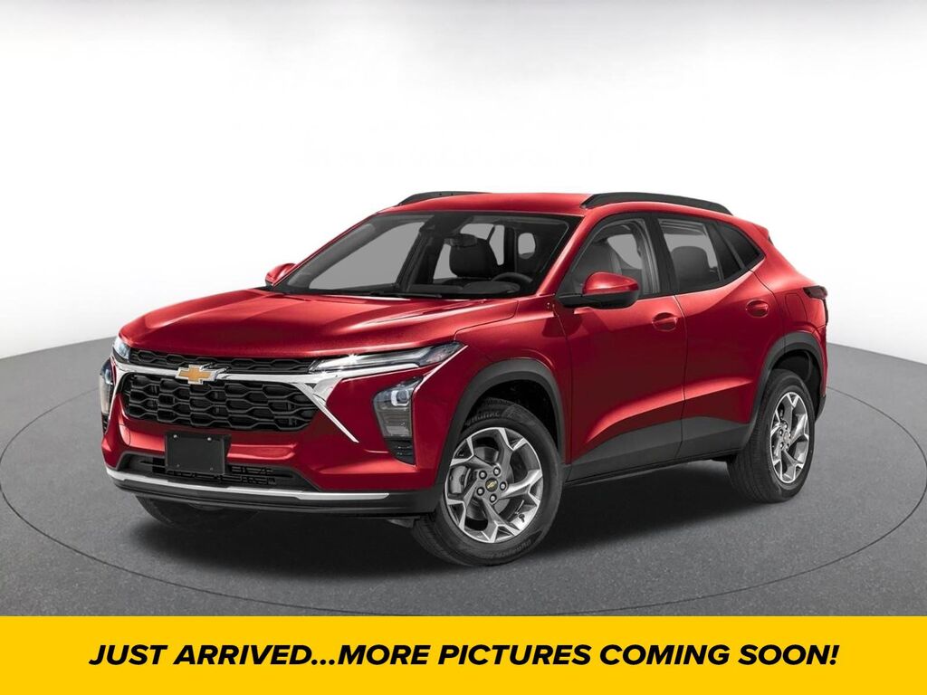 2025 Chevrolet Trax LT — photo 1 of 3