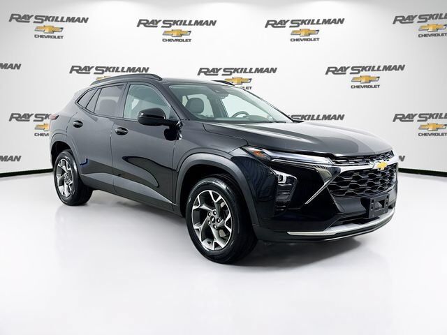 2025 Chevrolet Trax LT — photo 1 of 13
