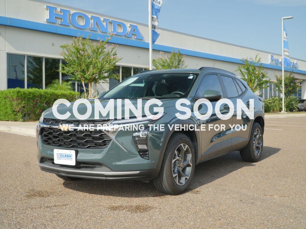 2026 Chevrolet Trax LT — photo 1 of 26