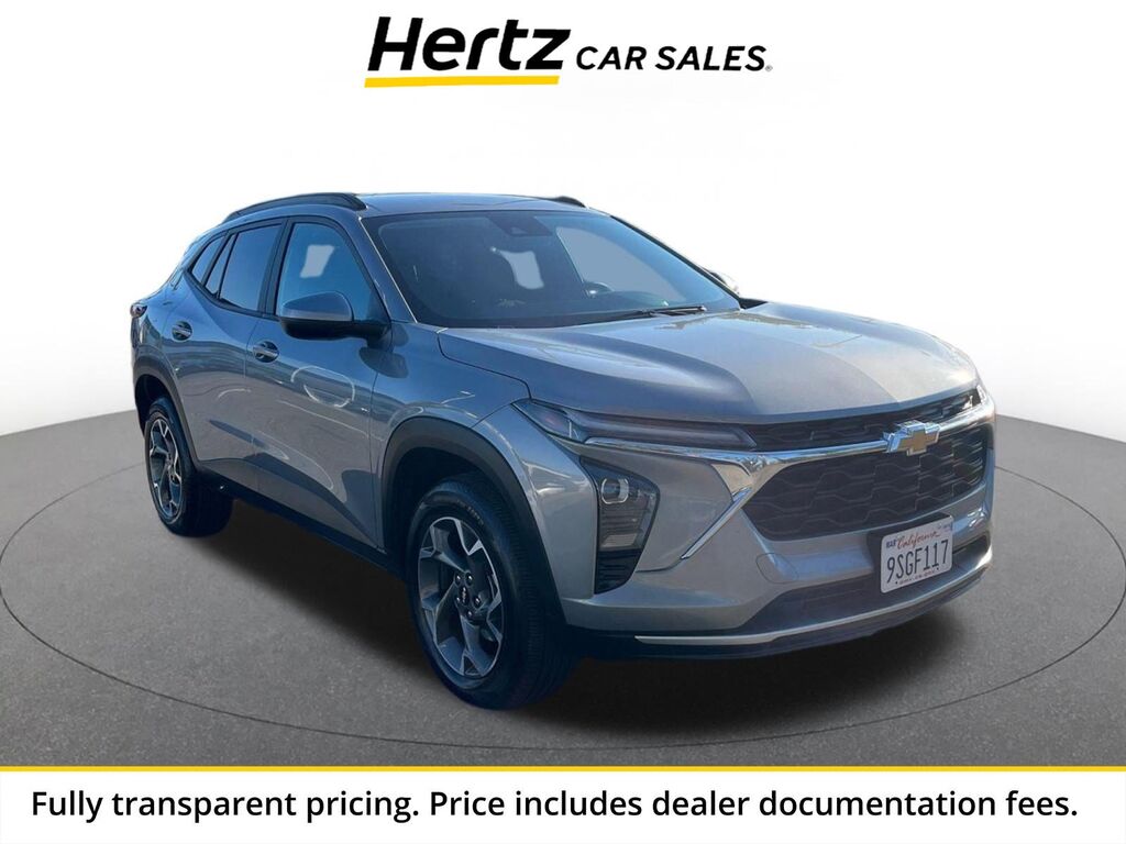 2025 Chevrolet Trax LT — photo 1 of 13