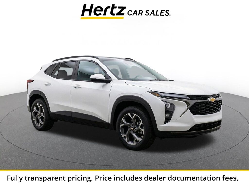2025 Chevrolet Trax LT — photo 1 of 23