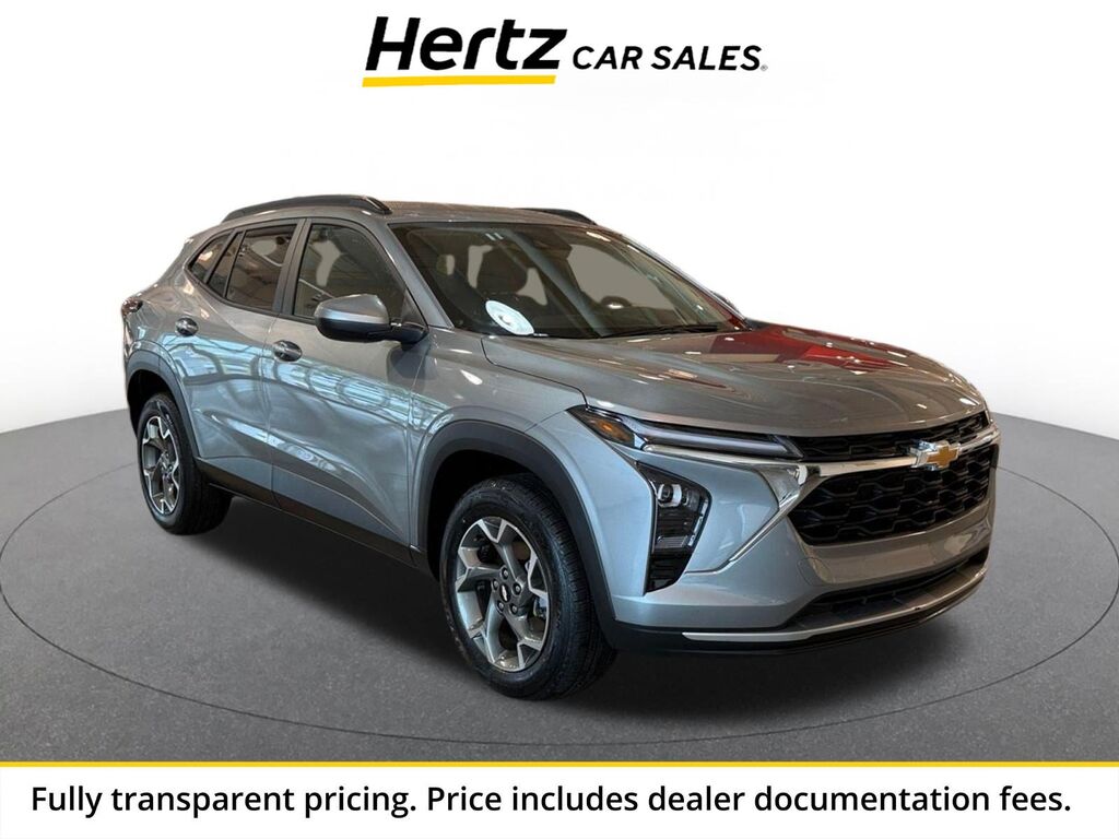 2025 Chevrolet Trax LT — photo 1 of 17