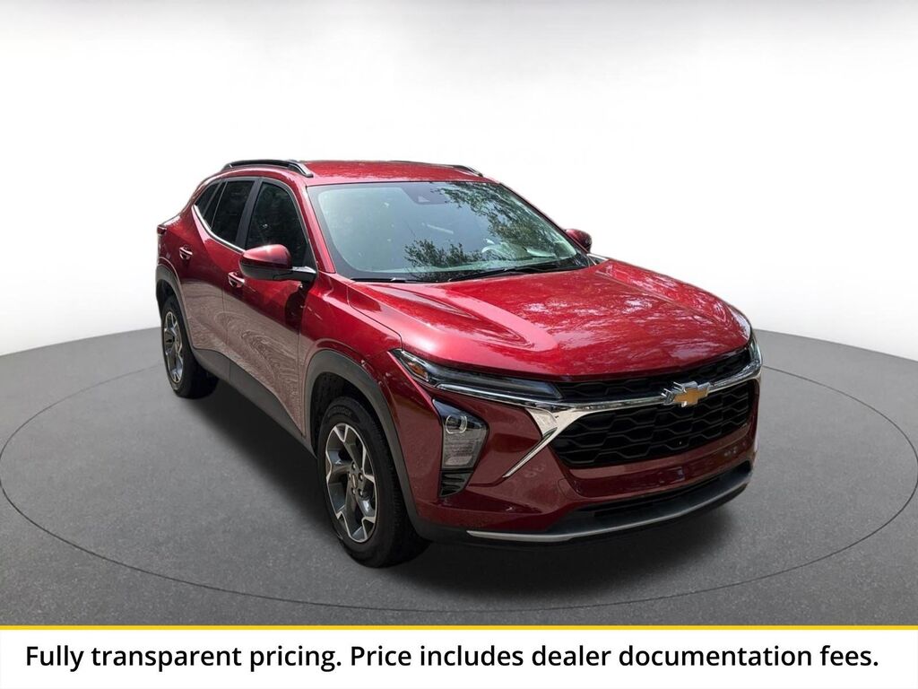 2025 Chevrolet Trax LT — photo 1 of 13