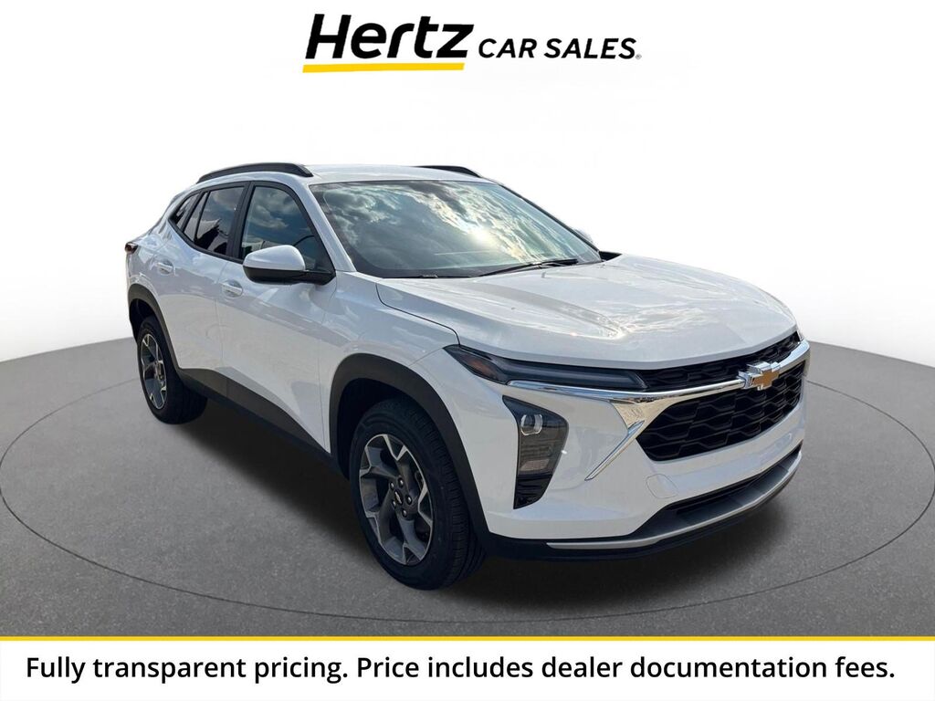 2025 Chevrolet Trax LT — photo 1 of 23