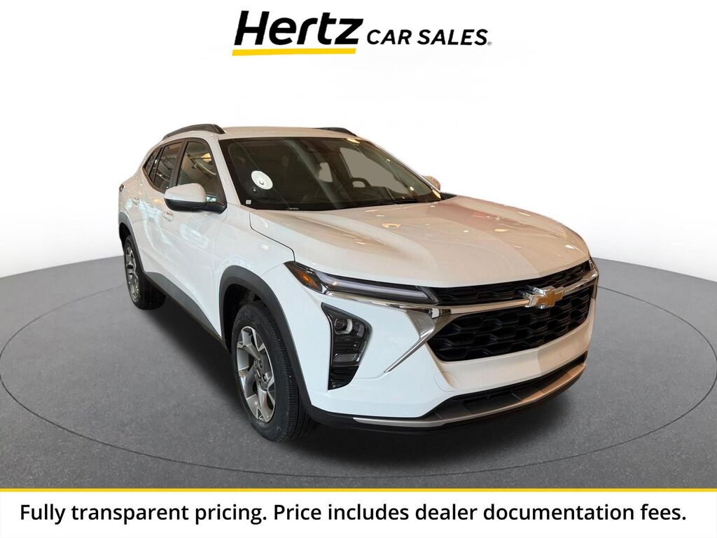 2025 Chevrolet Trax LT — photo 1 of 23