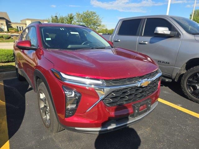 2025 Chevrolet Trax LT — photo 1 of 4