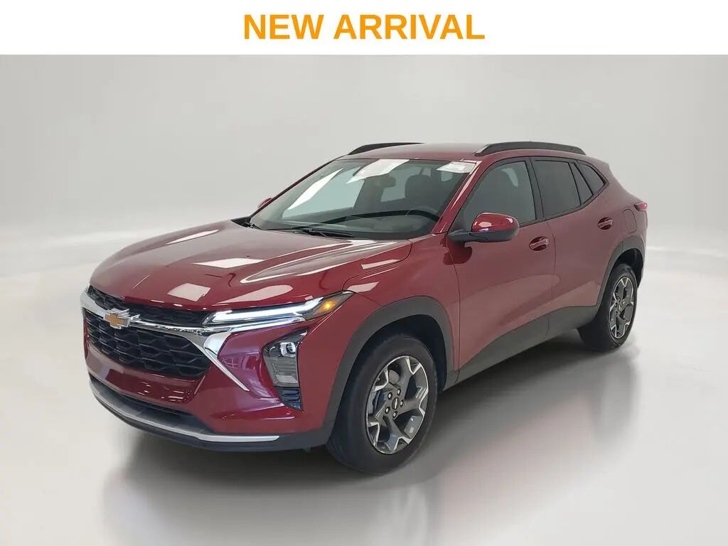 2025 Chevrolet Trax LT — photo 1 of 13