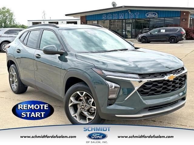 2025 Chevrolet Trax LT — photo 1 of 13