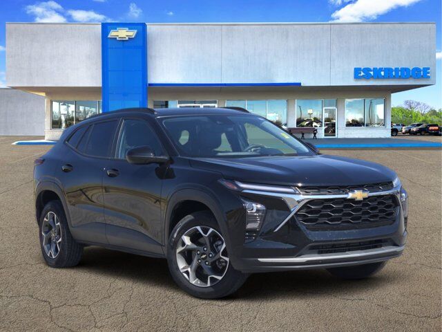 2025 Chevrolet Trax LT — photo 1 of 13