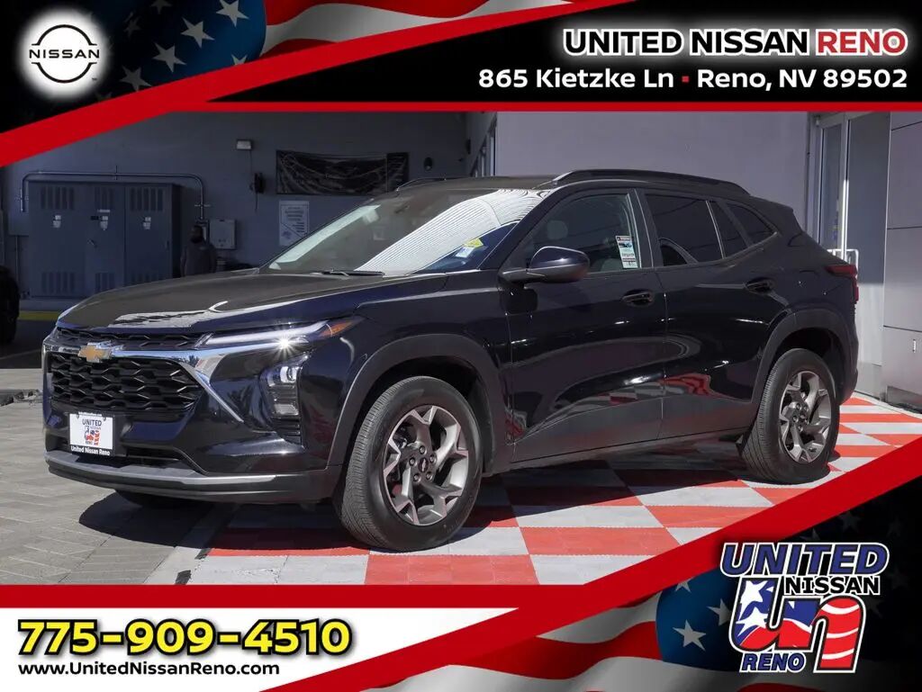 2025 Chevrolet Trax LT — photo 1 of 13