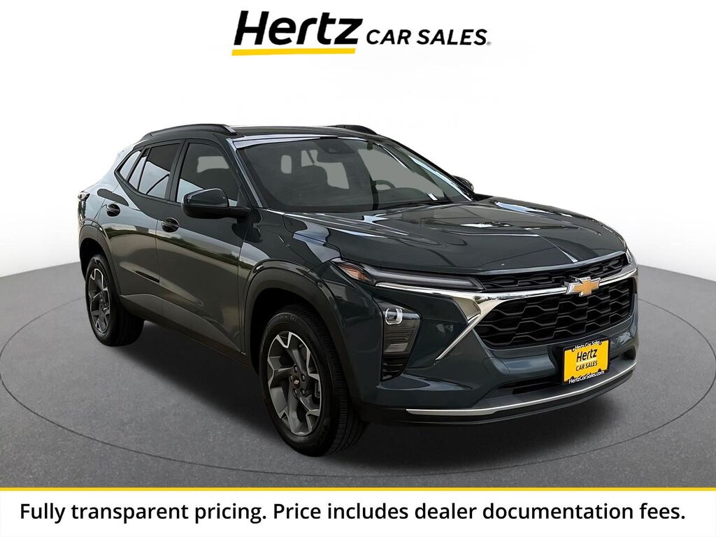 2025 Chevrolet Trax LT — photo 1 of 13