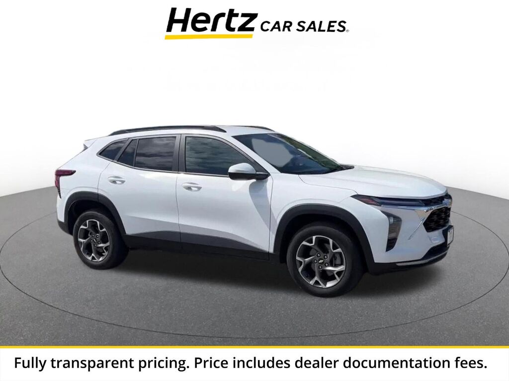 2025 Chevrolet Trax LT — photo 1 of 13