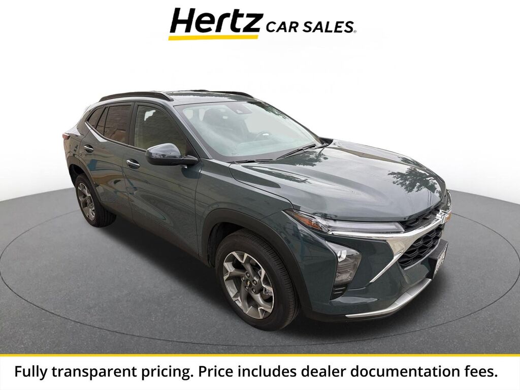 2025 Chevrolet Trax LT — photo 1 of 13