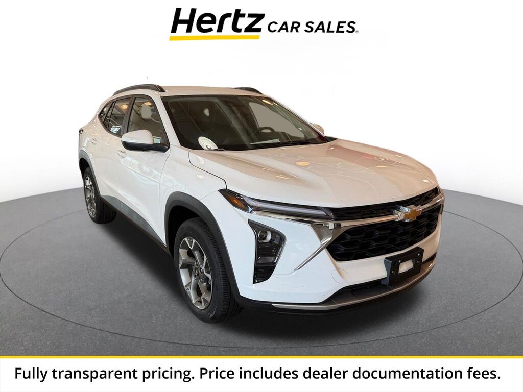 2025 Chevrolet Trax LT — photo 1 of 23