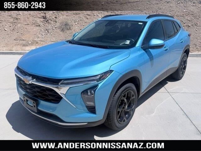 2025 Chevrolet Trax LT — photo 1 of 105