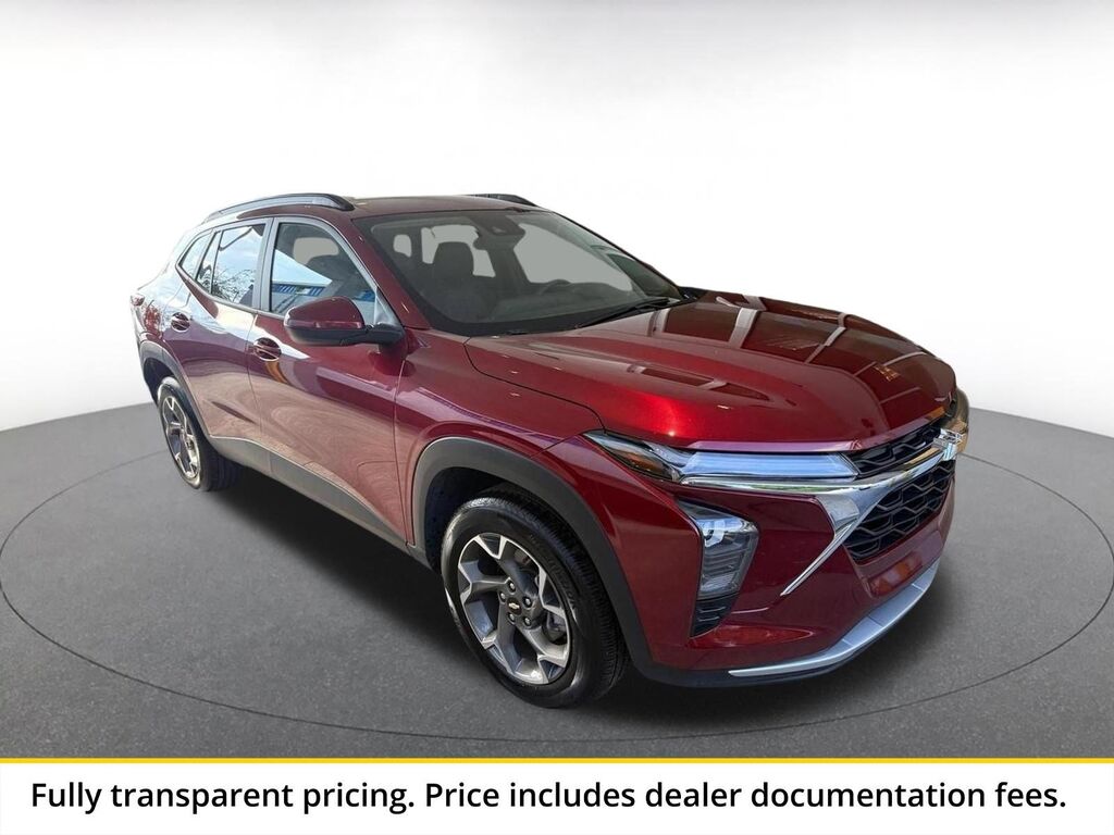 2025 Chevrolet Trax LT — photo 1 of 26