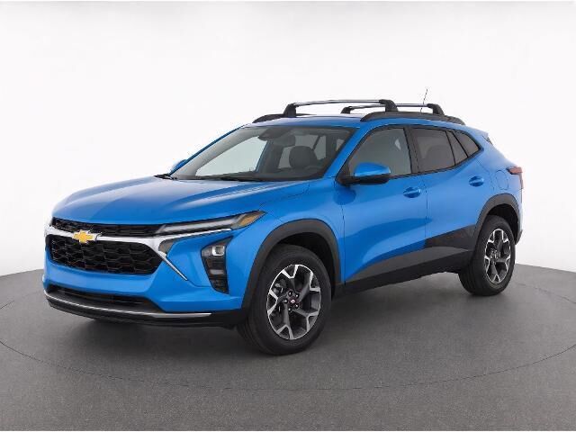 2025 Chevrolet Trax LT — photo 1 of 26