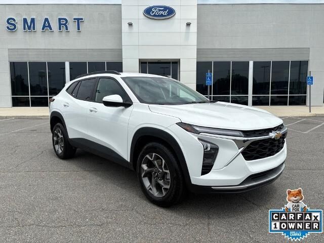 2025 Chevrolet Trax LT — photo 1 of 13