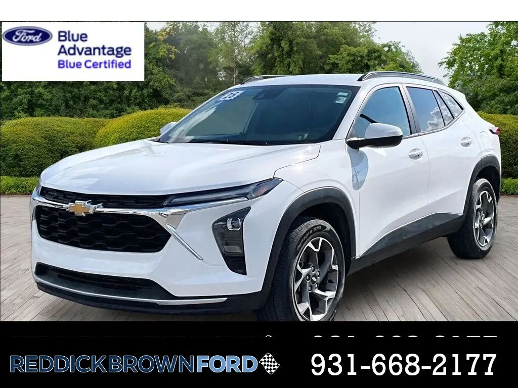 2025 Chevrolet Trax LT — photo 1 of 13