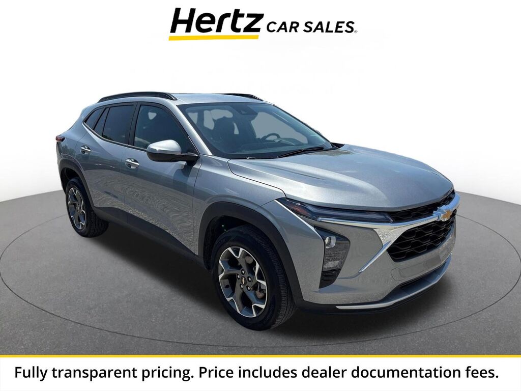 2025 Chevrolet Trax LT — photo 1 of 13