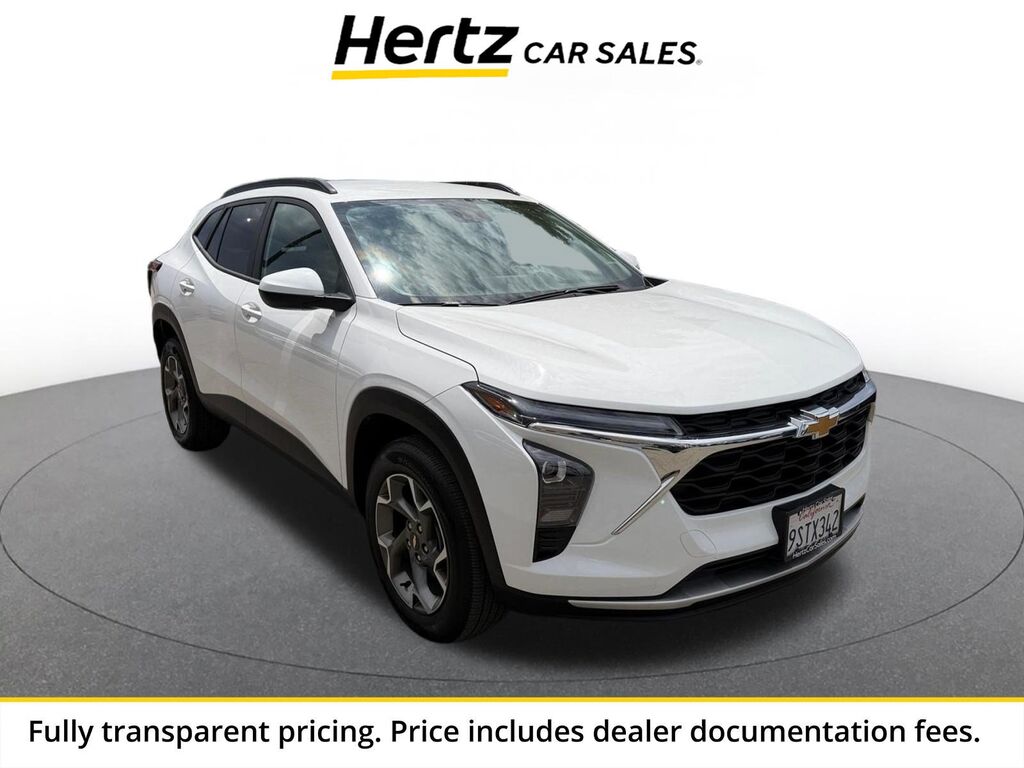 2025 Chevrolet Trax LT — photo 1 of 13