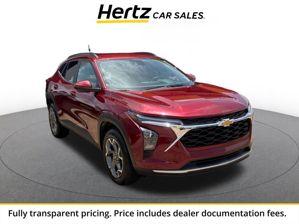 2025 Chevrolet Trax LT — photo 1 of 13